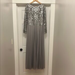 Elegant TADASHI SHOJI Silver-gray  Sequins and Lace Evening Gown